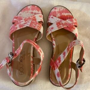 Boutique by Corkys tie-dyed platform sandals size 8
